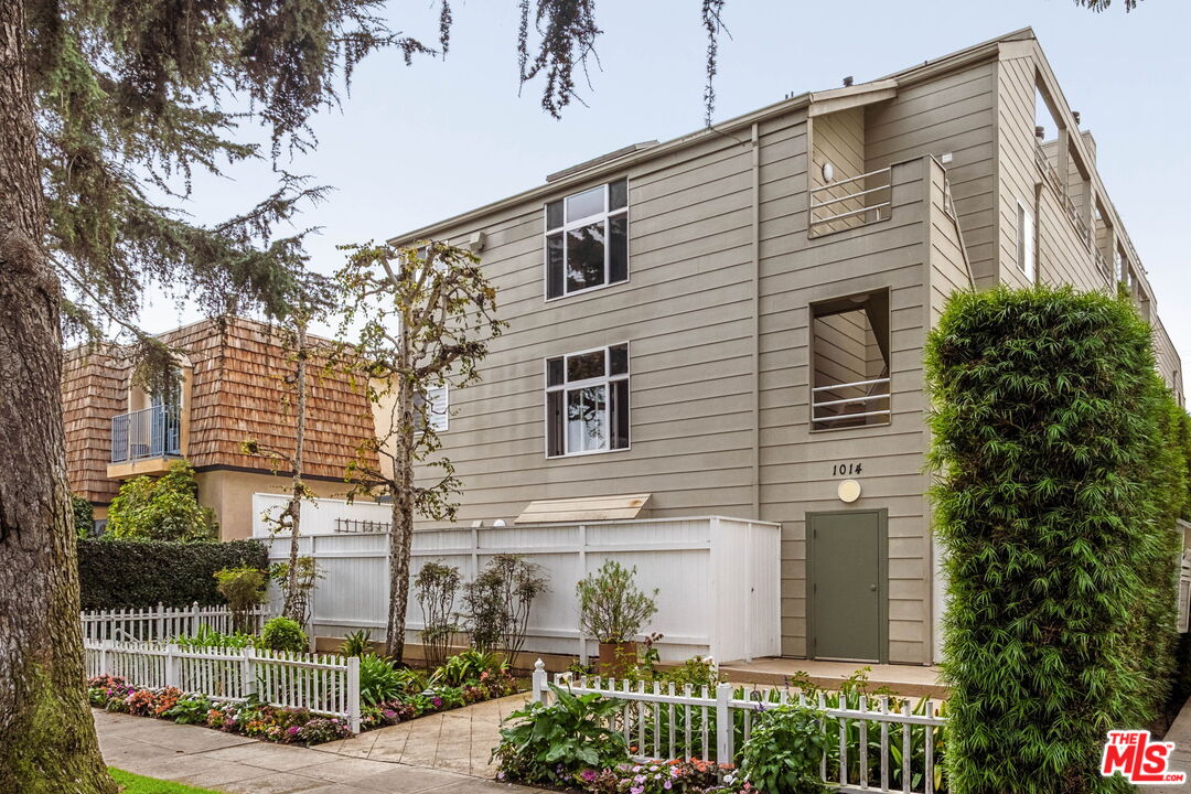 1014 9th St Unit: 1