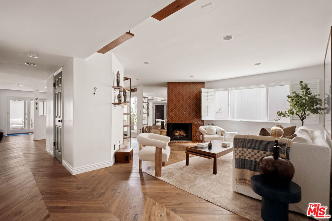 1014 9th St Unit: 1