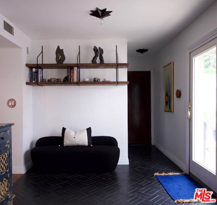 1014 9th St Unit: 1