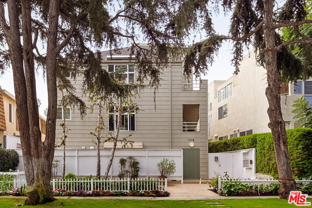 1014 9th St Unit: 1