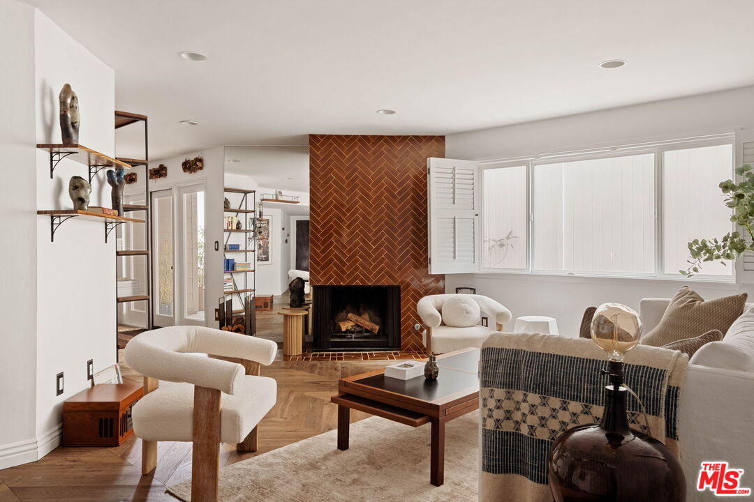 1014 9th St Unit: 1