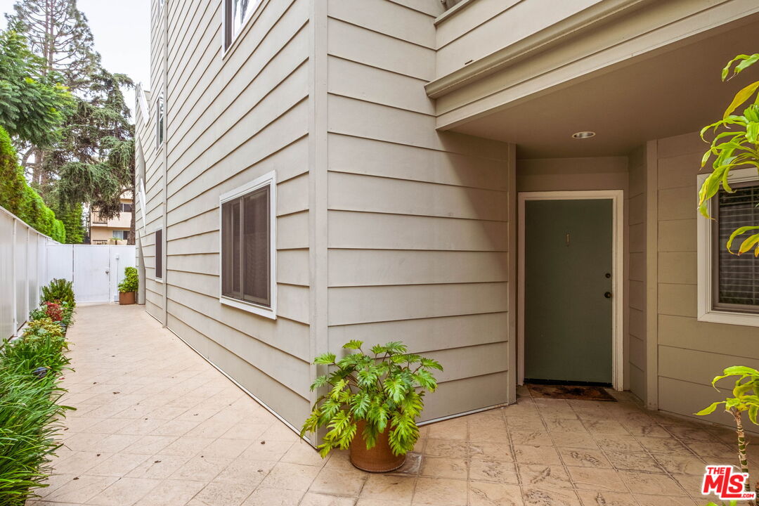 1014 9th St Unit: 1