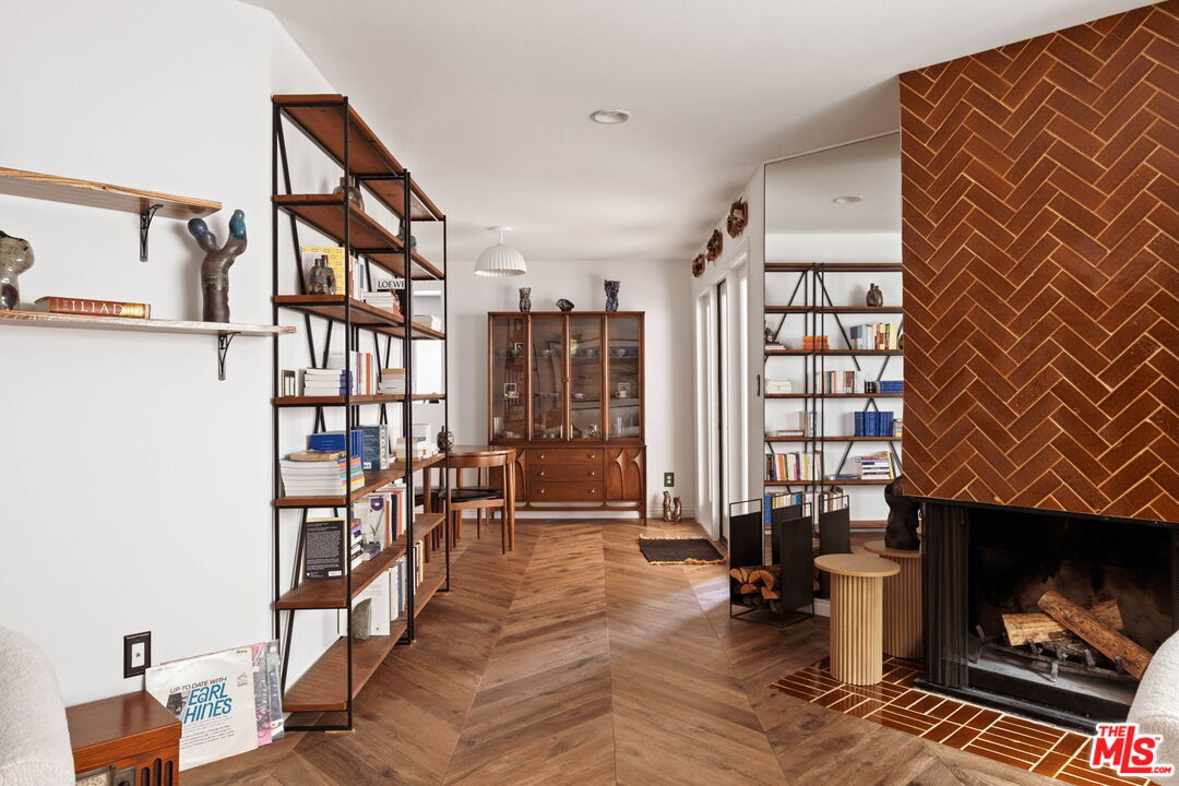 1014 9th St Unit: 1