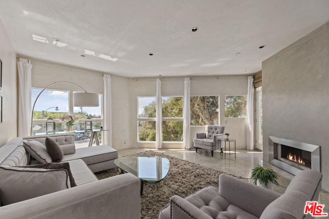 2115 3rd St Unit: 203