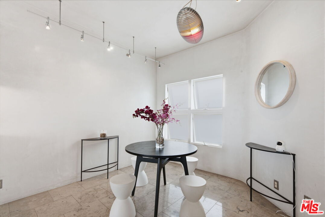 2115 3rd St Unit: 203