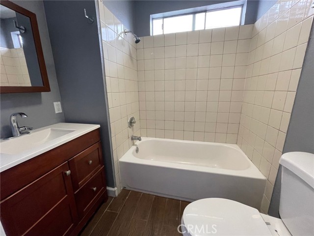432 N Kingsley DR Unit: 4