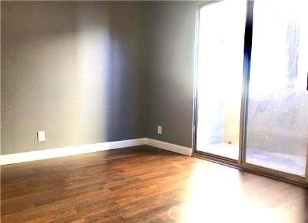 432 N Kingsley DR Unit: 4