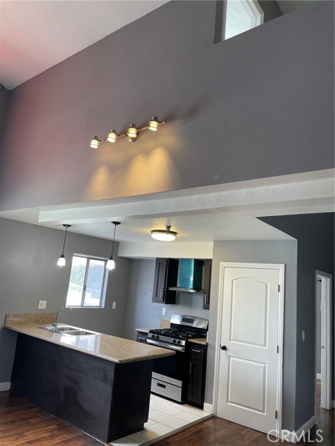 432 N Kingsley DR Unit: 4