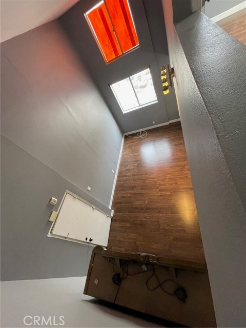 432 N Kingsley DR Unit: 4