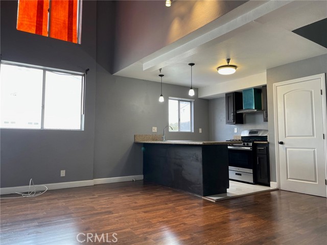 432 N Kingsley DR Unit: 4