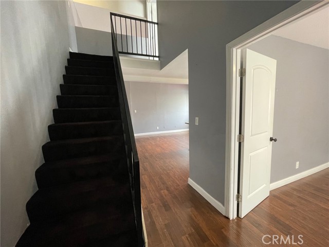 432 N Kingsley DR Unit: 4