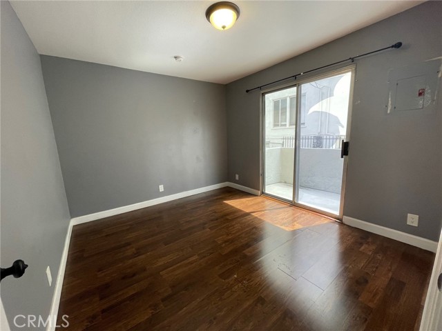 432 N Kingsley DR Unit: 4