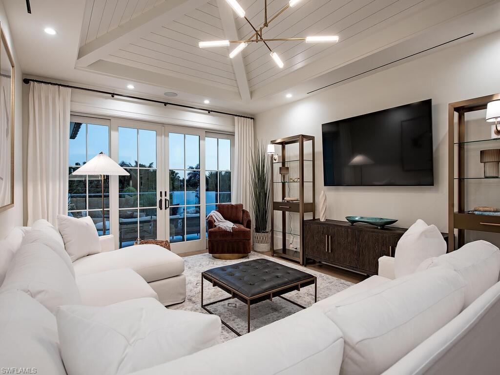 626 S Golf DR