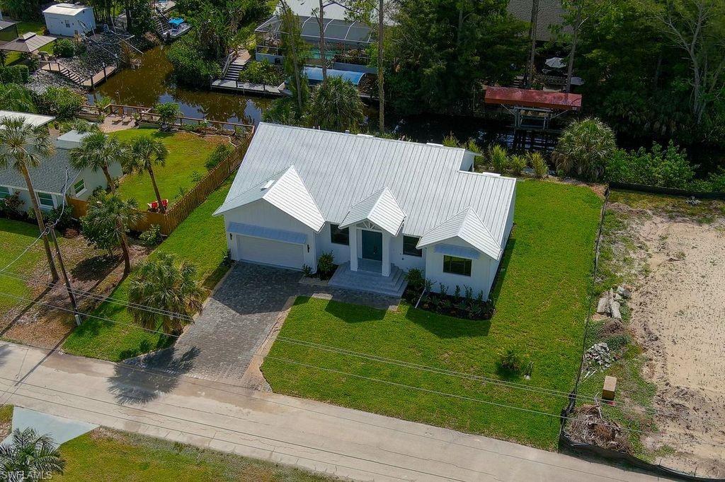27071 Holly LN