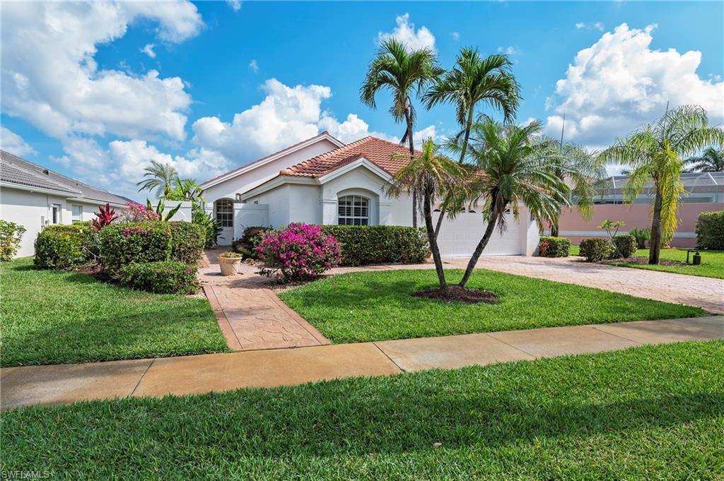 1526 Vintage LN