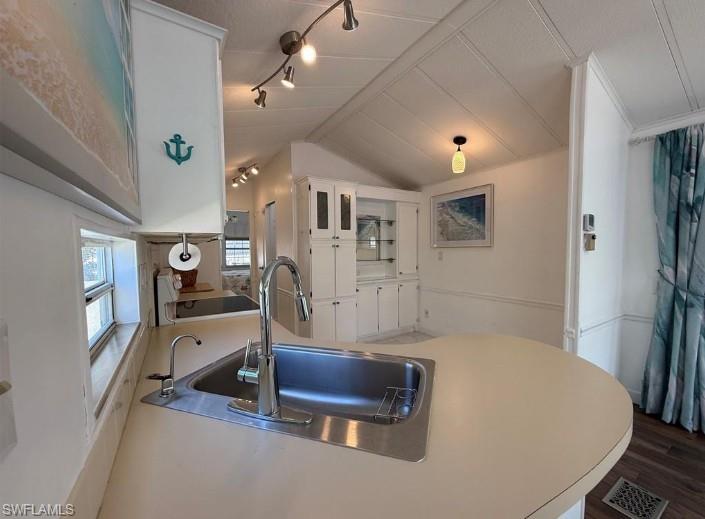 553 Cattleya Refuge