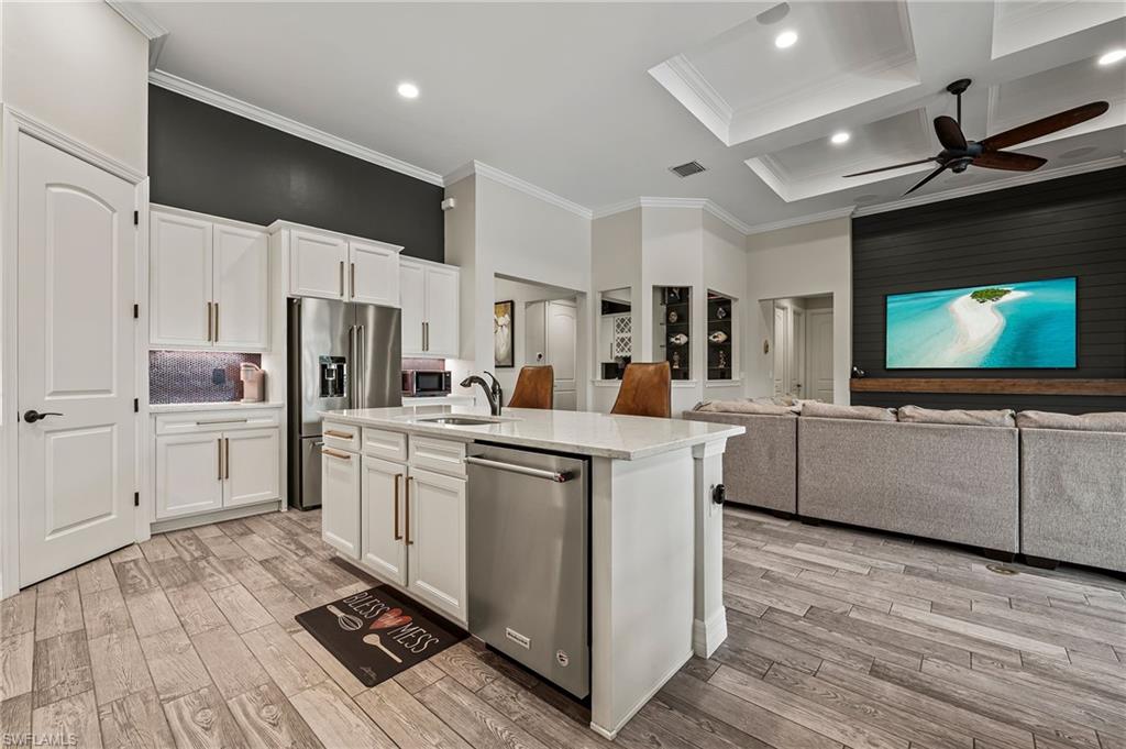 4424 Owens WAY