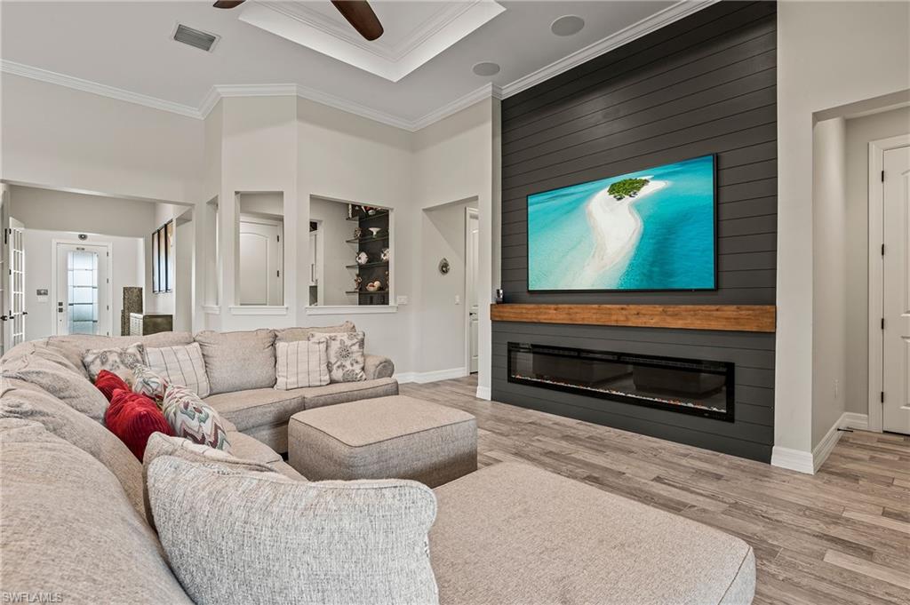 4424 Owens WAY
