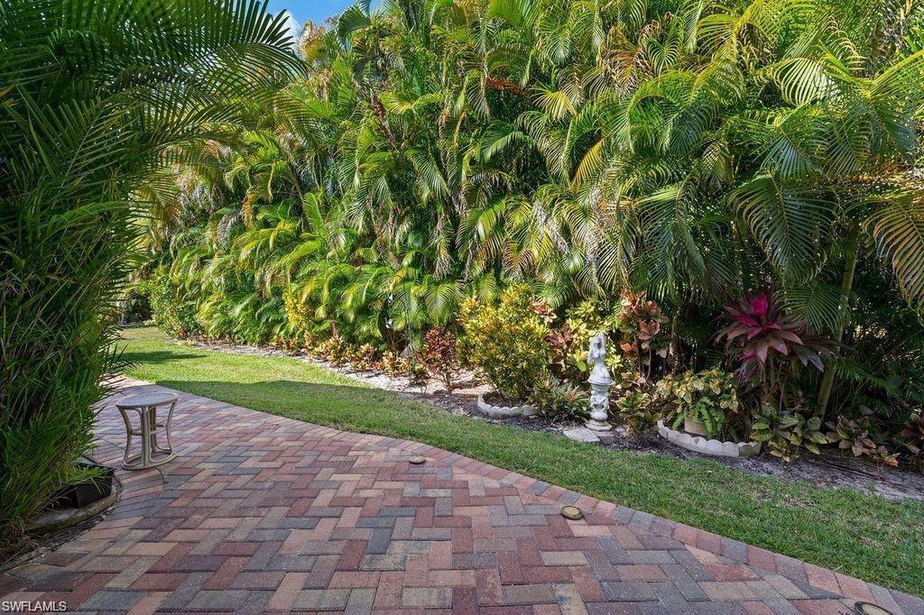 391 Pindo Palm DR