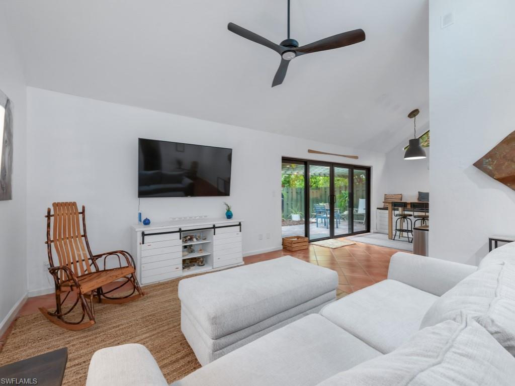 1271 Solana RD E4