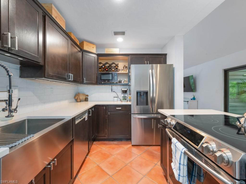 1271 Solana RD E4
