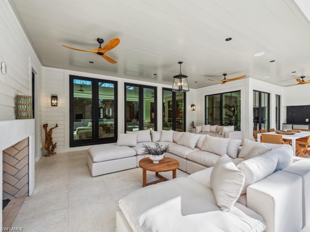 424 Spinnaker DR