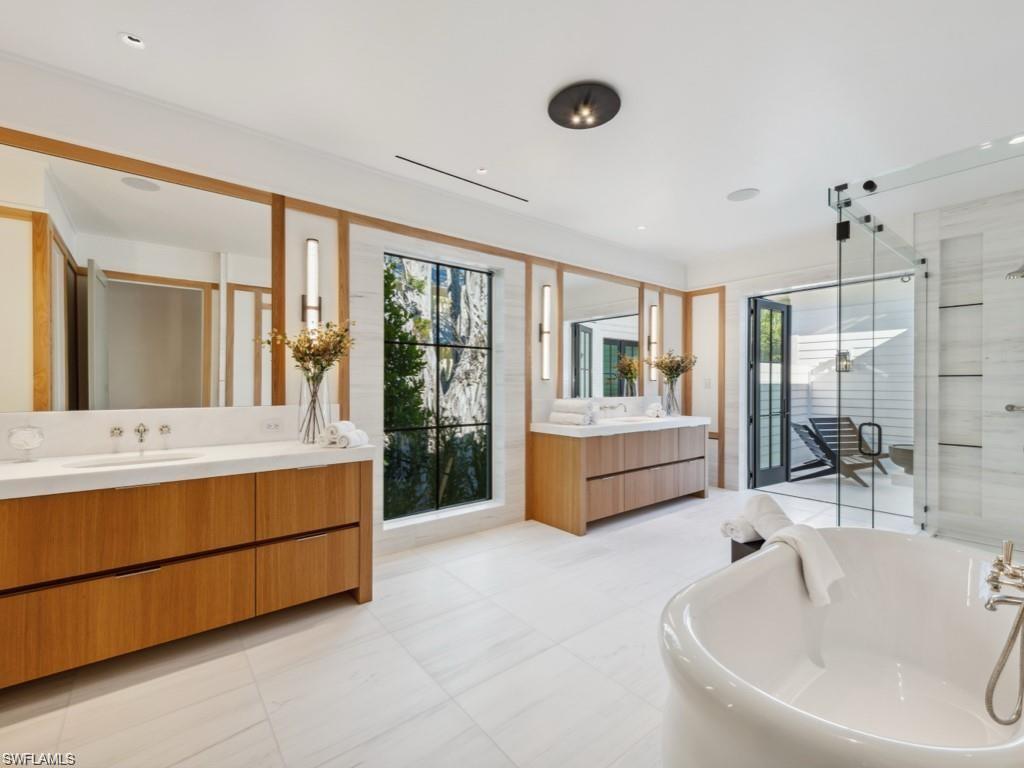 424 Spinnaker DR