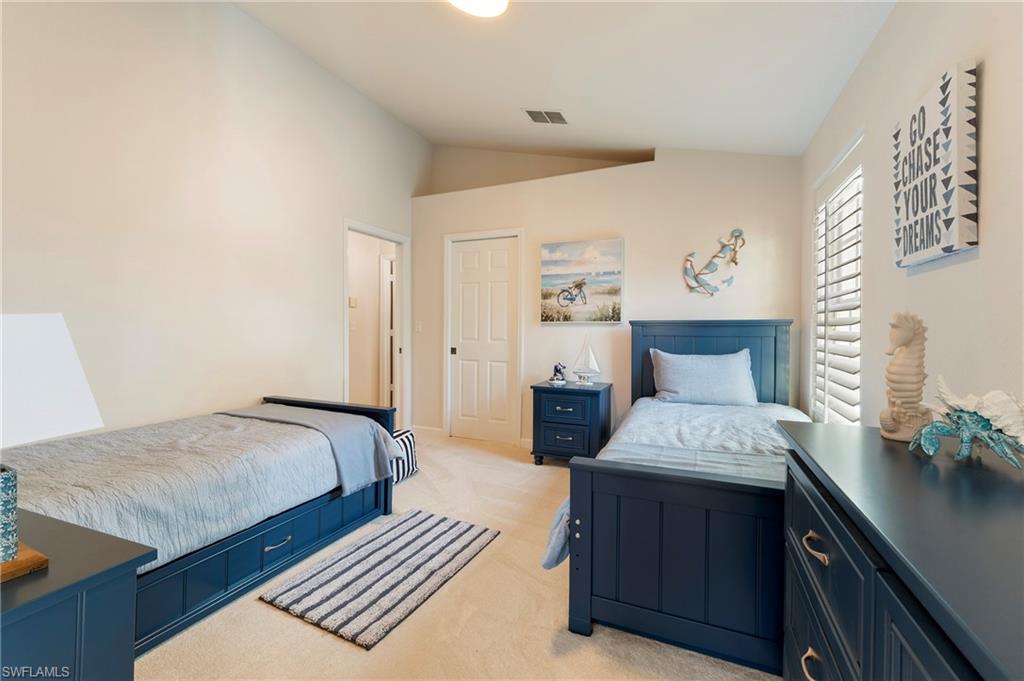 1526 Vintage LN