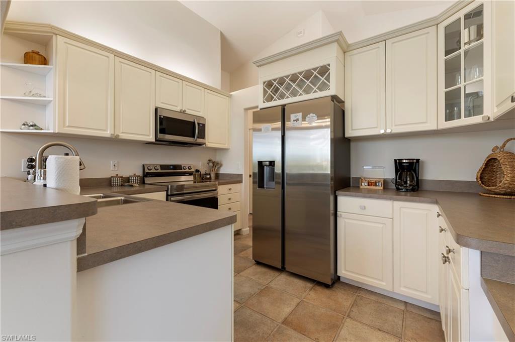 1526 Vintage LN