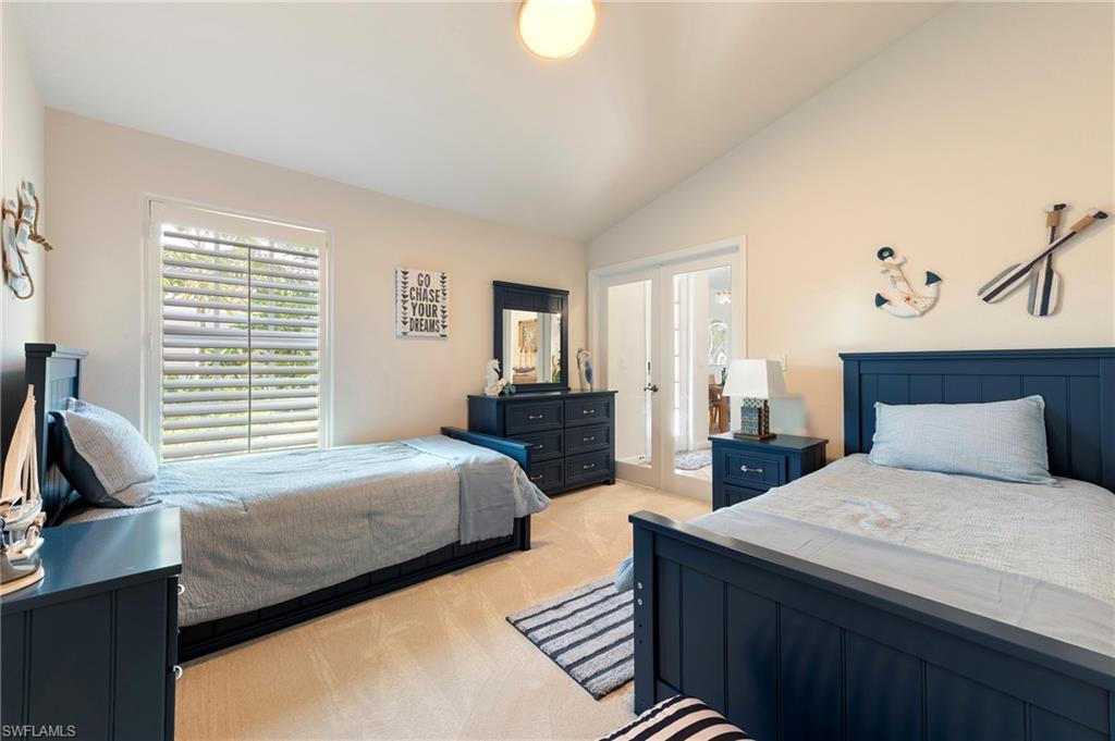 1526 Vintage LN