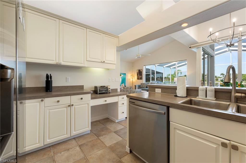 1526 Vintage LN