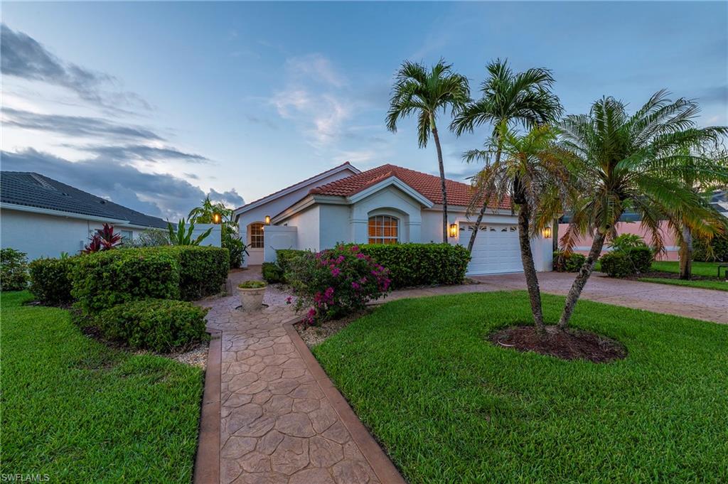 1526 Vintage LN