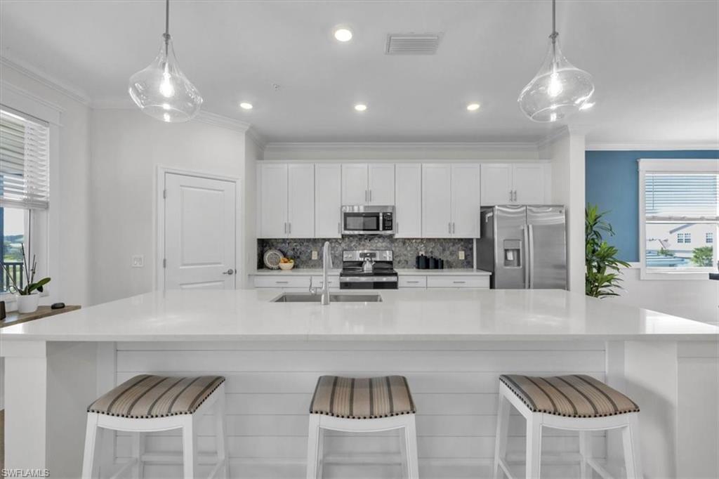 5704 Melbourne CT 6722