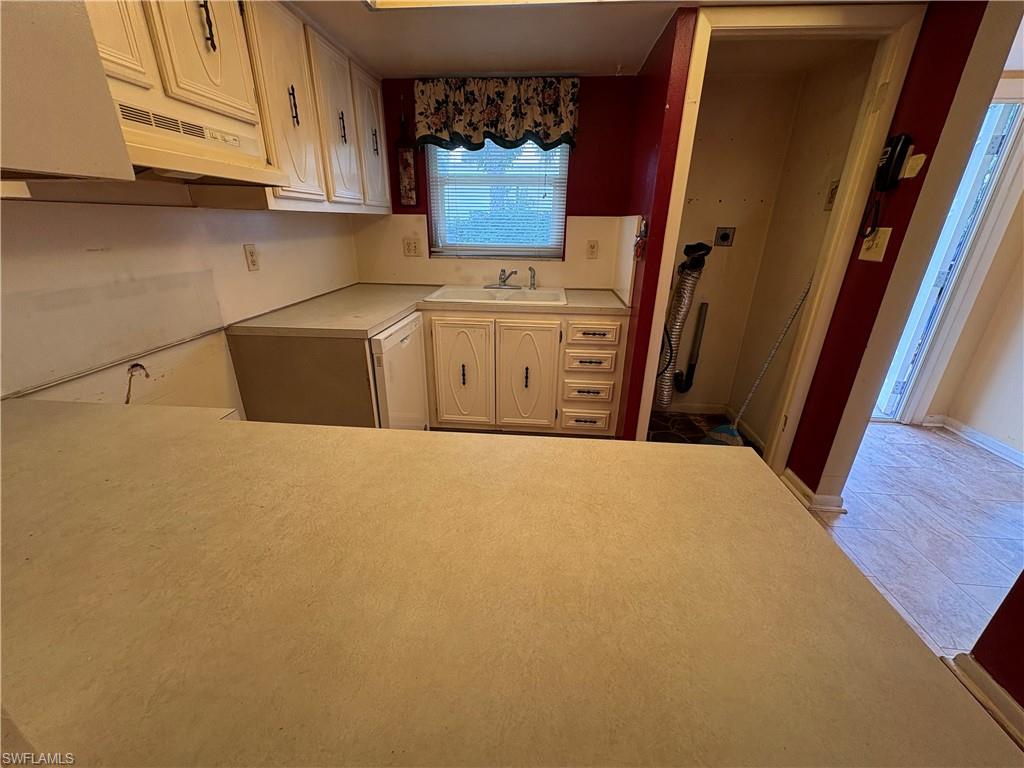 325 Charlemagne # 101A