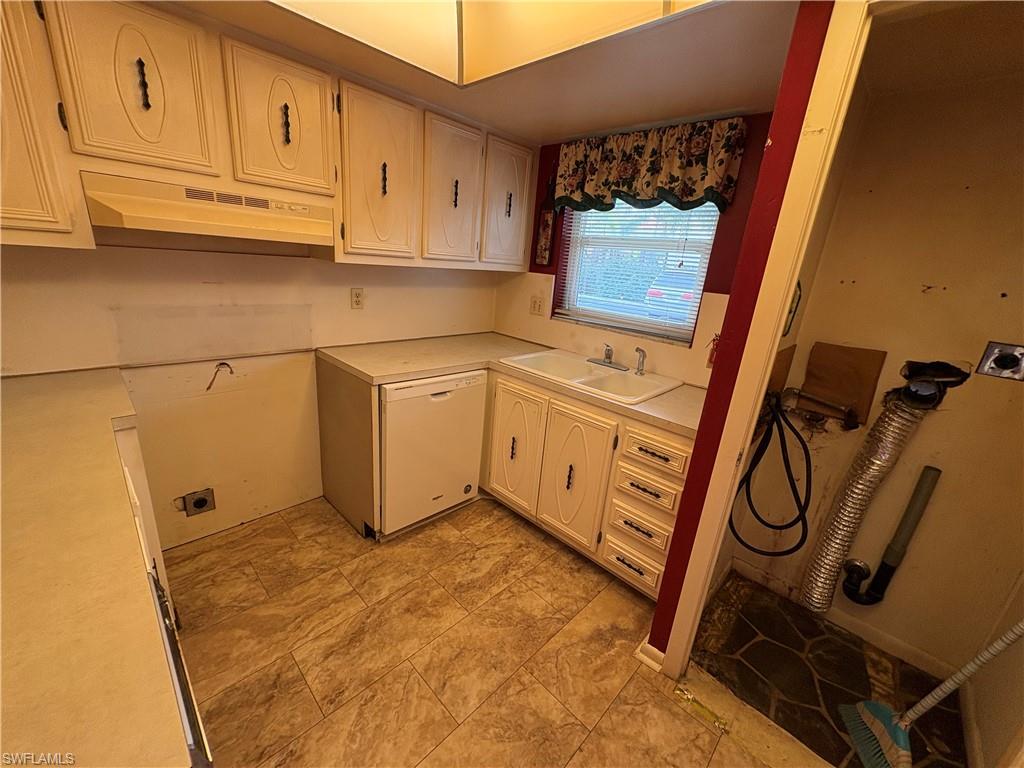325 Charlemagne # 101A