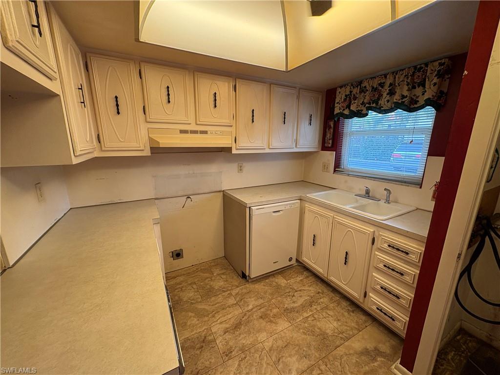 325 Charlemagne # 101A