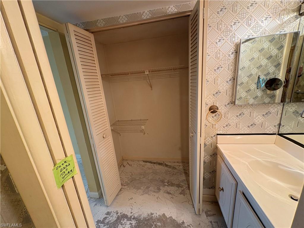 325 Charlemagne # 101A