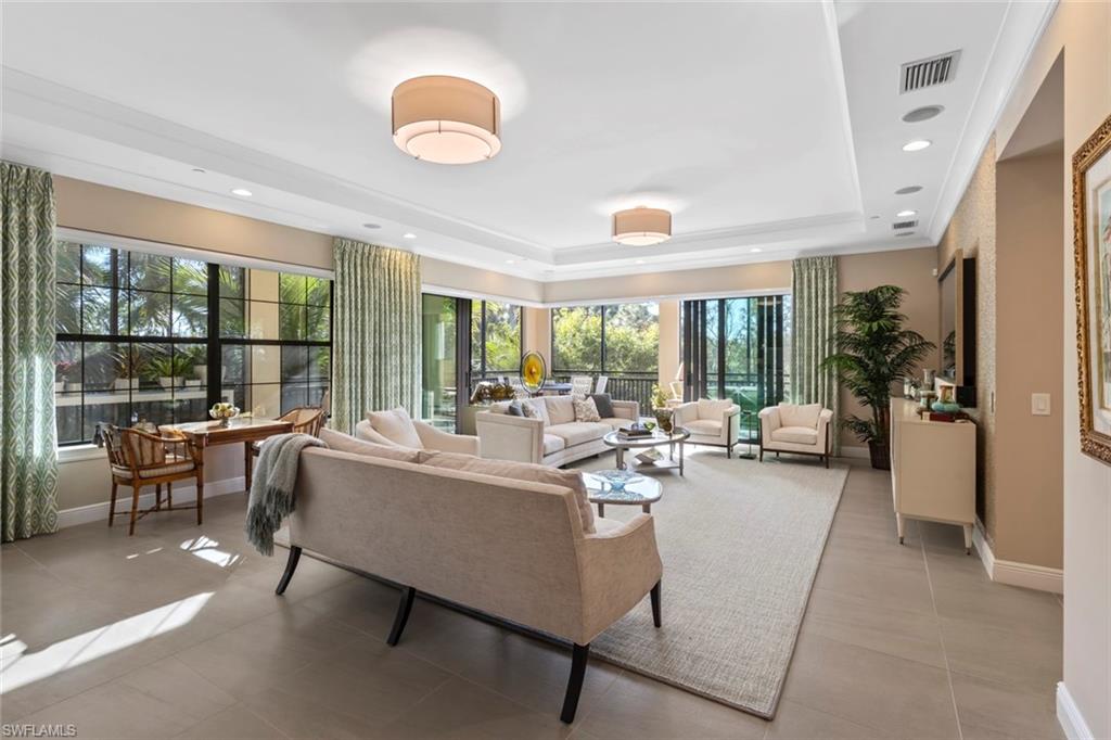 2727 Tiburon BLVD E 201