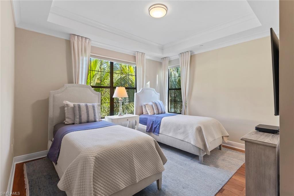 2727 Tiburon BLVD E 201