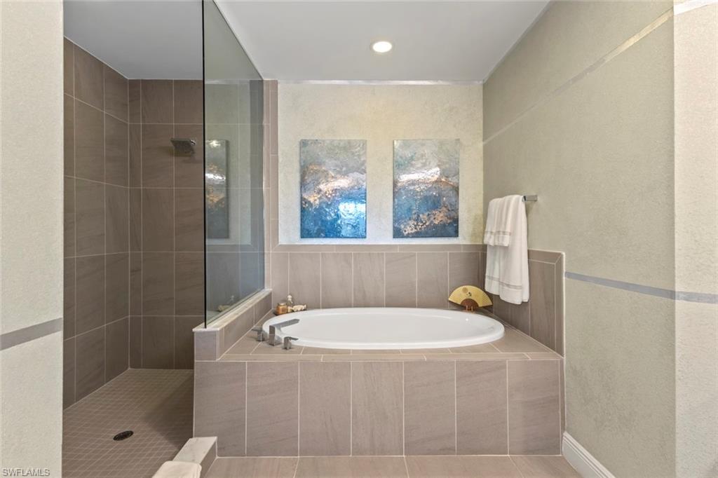 2727 Tiburon BLVD E 201