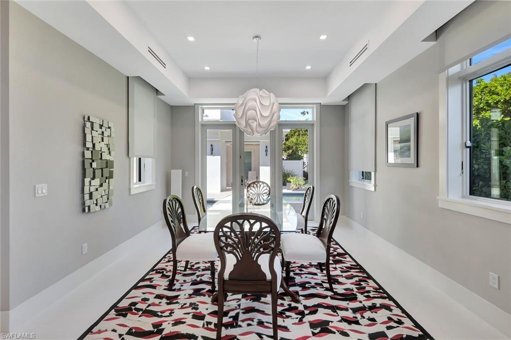 739 5th AVE N