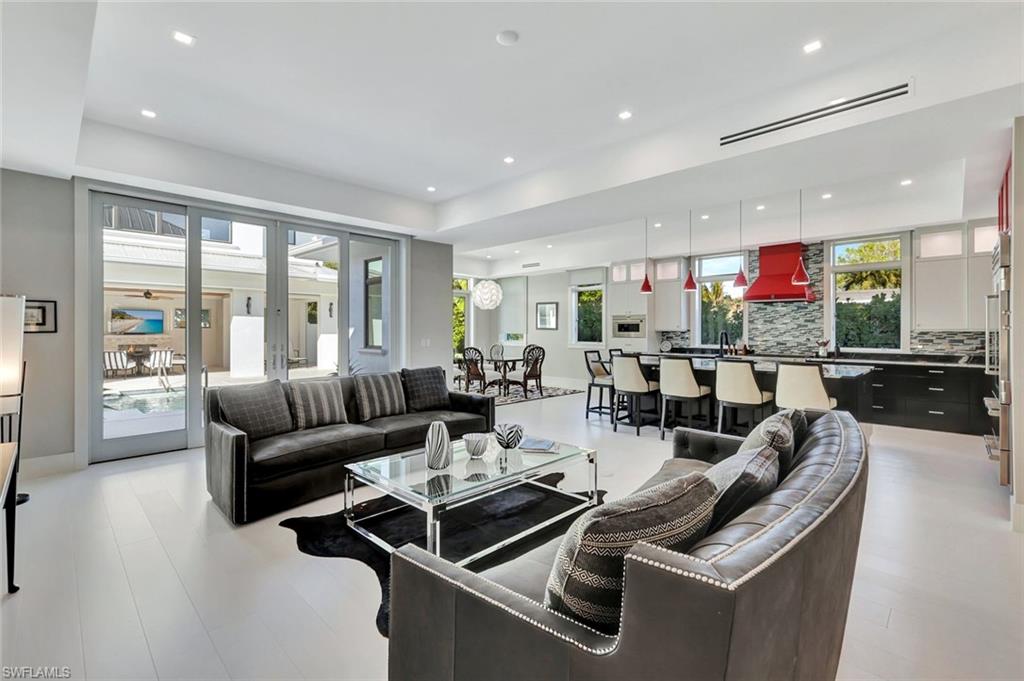 739 5th AVE N