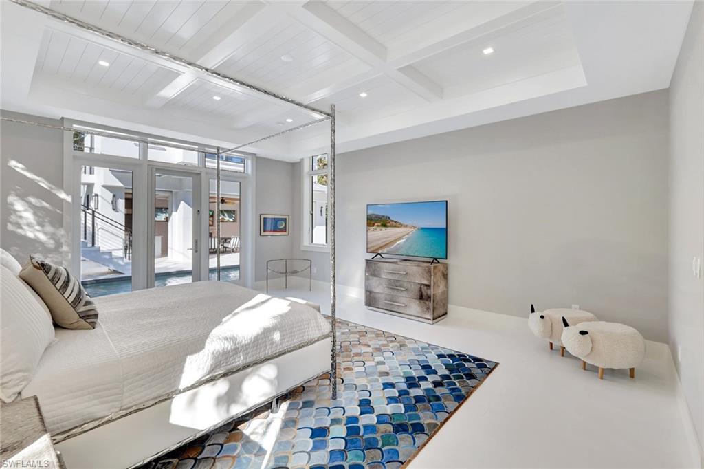739 5th AVE N