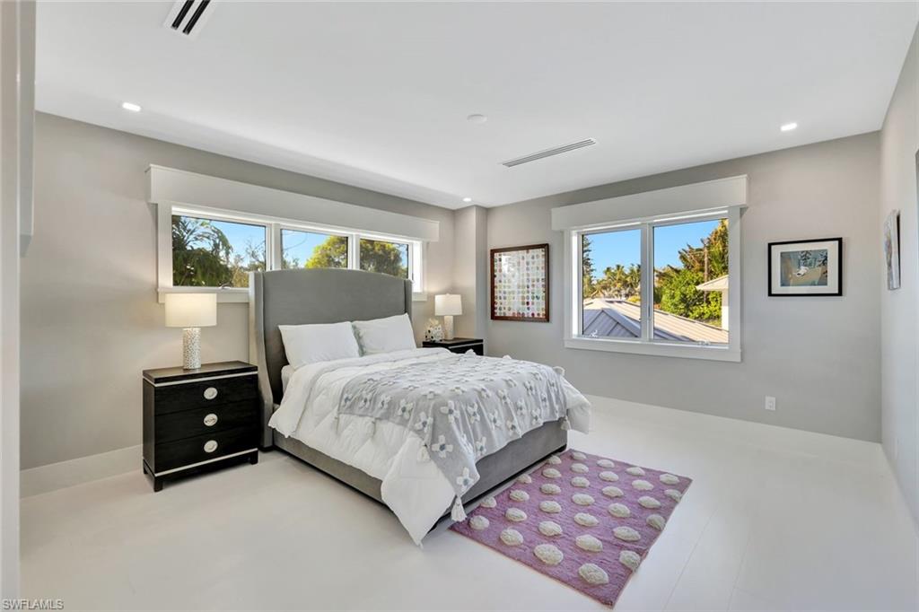 739 5th AVE N