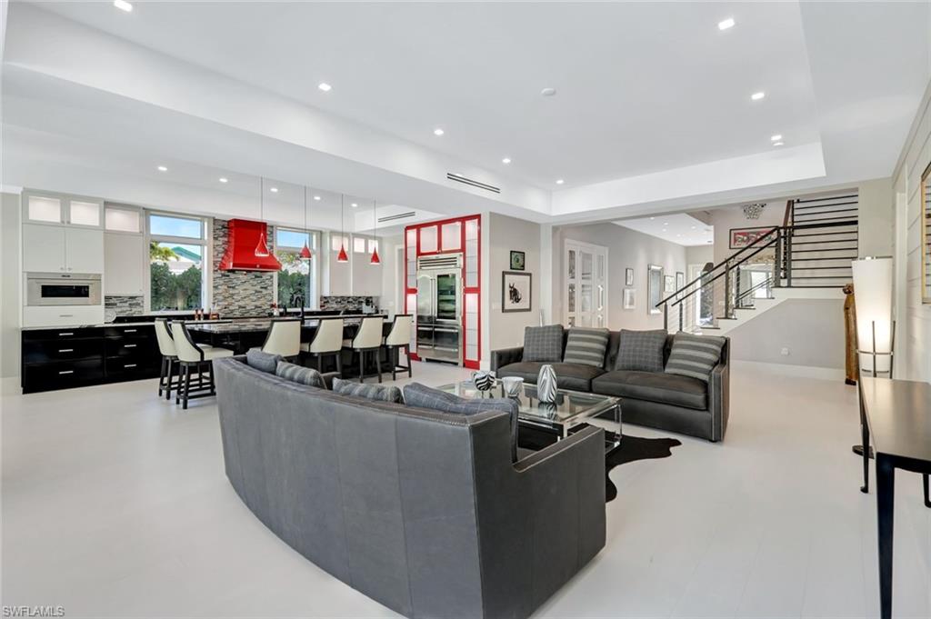 739 5th AVE N