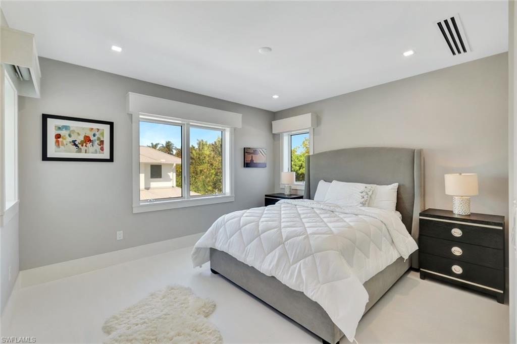 739 5th AVE N