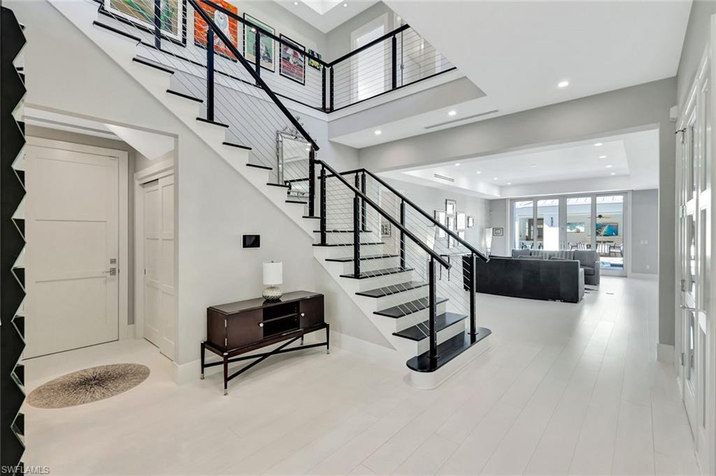 739 5th AVE N