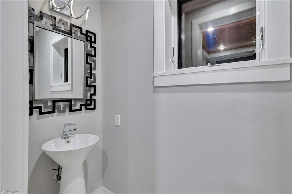 739 5th AVE N