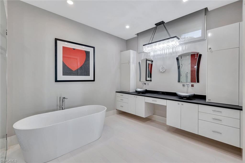 739 5th AVE N