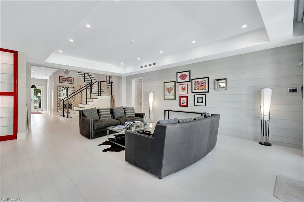739 5th AVE N